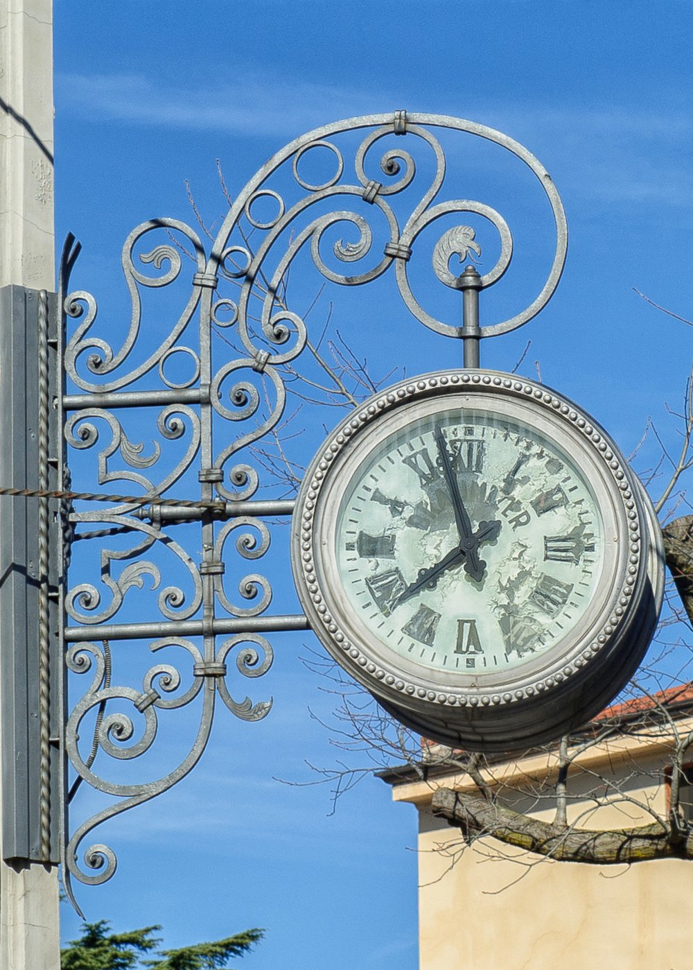 L'orologio in Piazza Cesare Battisti